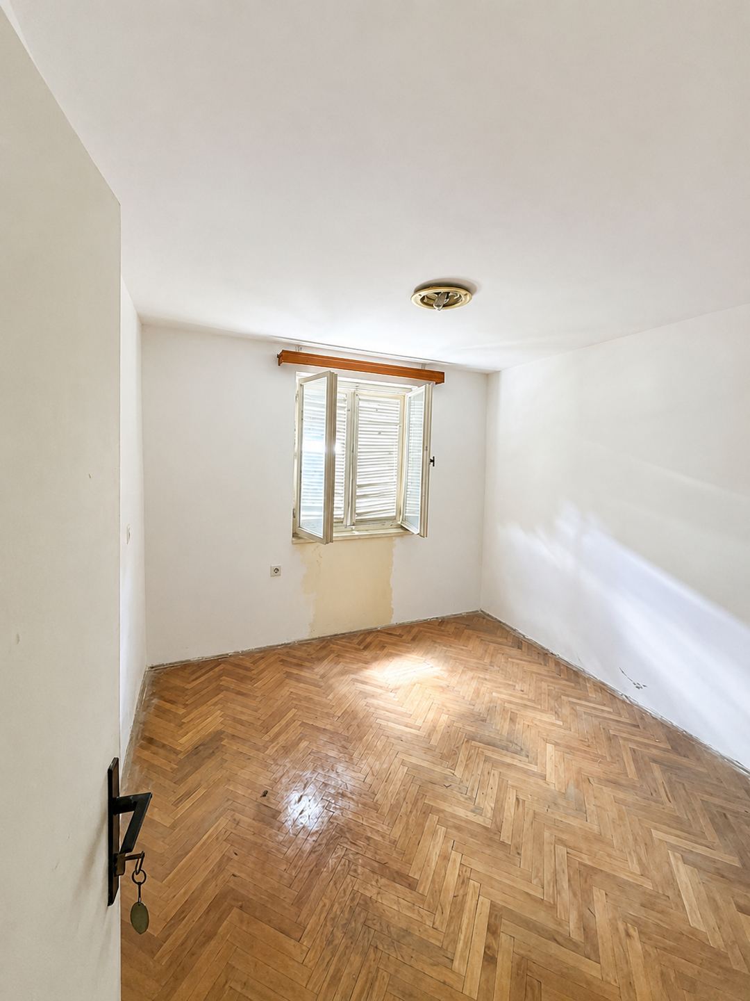 Soba u prizemlju, 6,25 m²